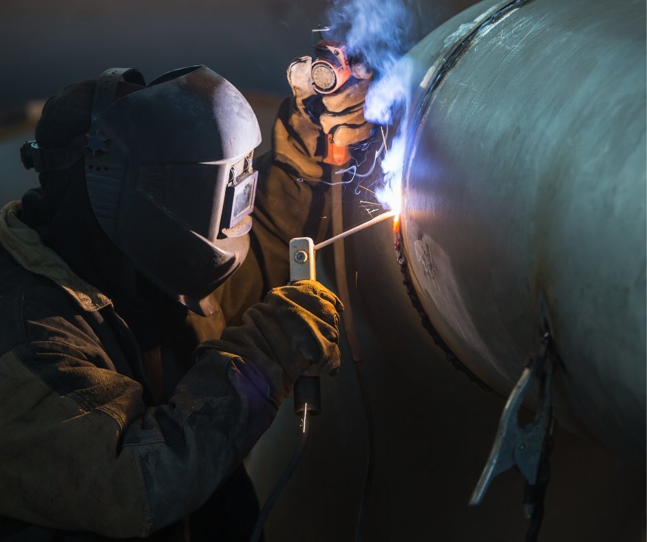 CFI Industries CWB-certified industrial welder-mechanic on intervention at commercial silo installation in Saguenay–Lac-Saint-Jean