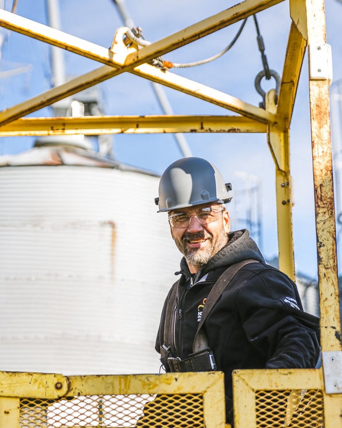 Yanick Laberge, fondateur et propriétaire de CFI Industrie, en intervention sur un complexe de silos à grain (Saguenay–Lac-Saint-Jean, Québec)