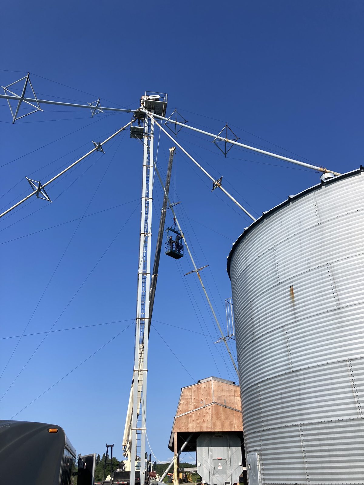 Industrial agricultural bucket elevator with galvanized piping between commercial silos — pipe replacement at coopérative agricole du Saguenay in Saguenay by CFI Industries